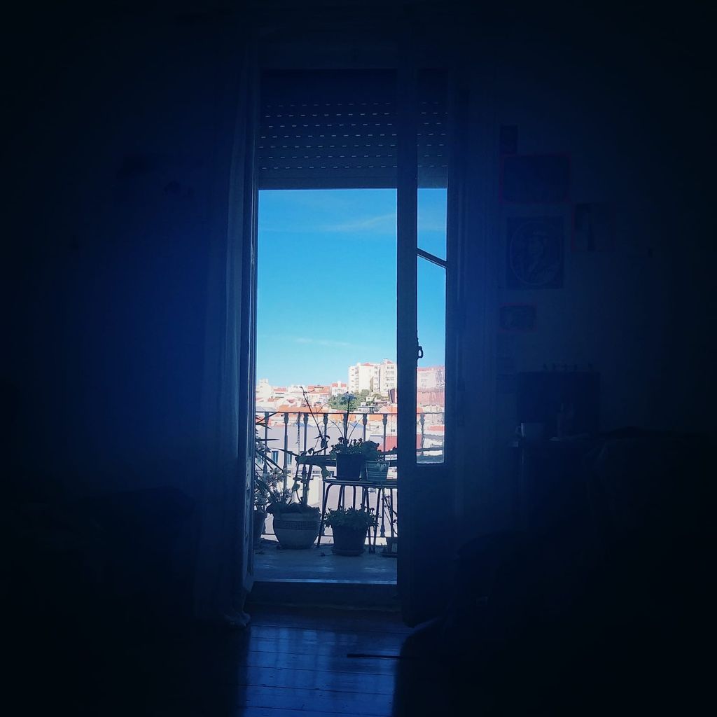 Imagem de capa para (fingir que) é verão
