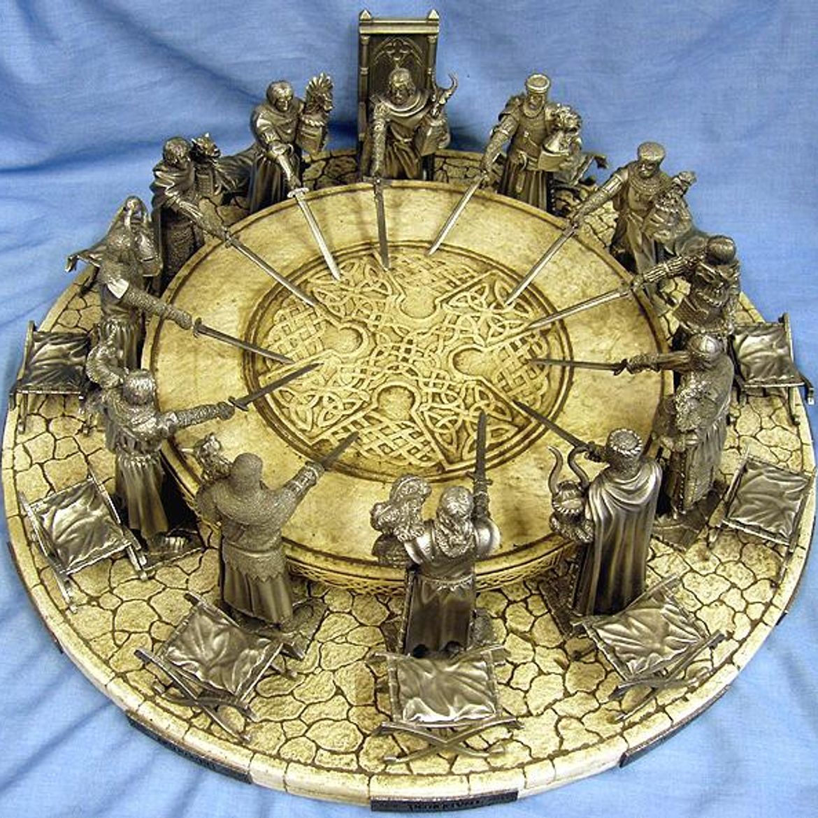 Arthur round table. Король Артур и Рыцари круглого стола. Камелот круглый стол короля Артура. Грааль Рыцари круглого стола. «Артур и Рыцари круглого стола». Режиссер - Эдгар Никласонс..