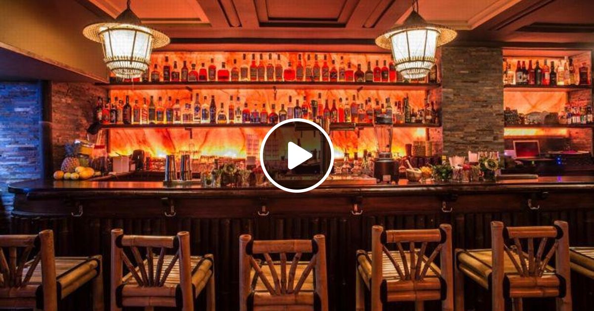 интерьер бара с виниловыми пластинками. топ коктейльных баров. другой z бар. митзва бар. Help and friends bar.