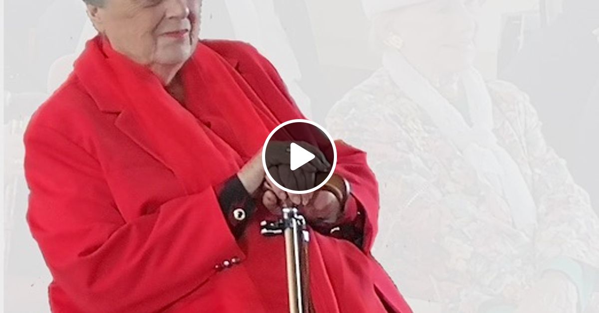 LA VÉRITABLE LOUANGE, UNE ARME DE GUERRE Michelle d'Astier de la Vigerie by Michelle d'Astier