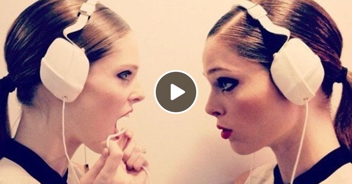 ежедневная мода музыка. ежедневная мода музыка. зои дойч уличный стиль. картинка из журнала техники молодежи женщина с зеркалом и наушниками. наряд на летний музыкальный фестиваль.