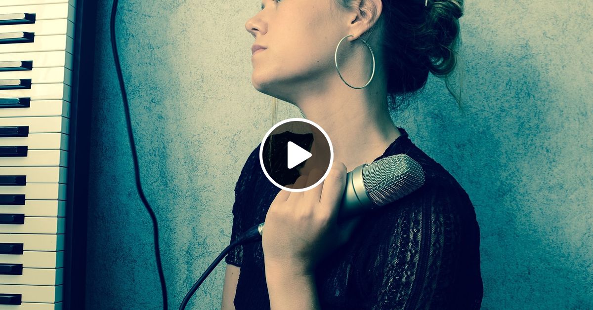 Interview Julie, chanteuse, auteur, compositrice by Shalom Besançon