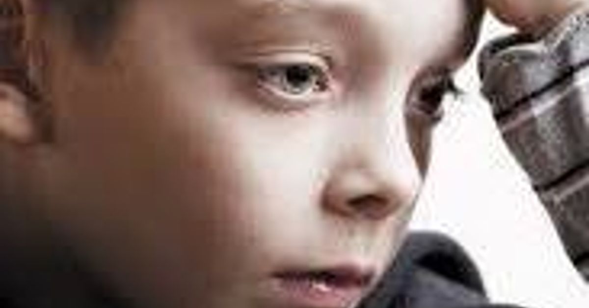 недовольный ребенок. дети с психическими отклонениями. дети с психическими отклонениями. психологические заболевания. агрессивный ребенок.