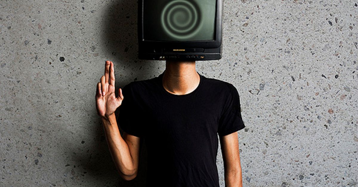 Tv man 18. Голова телевизор. Человек телевизор. Телек вместо головы. Человек с головой компьютера.