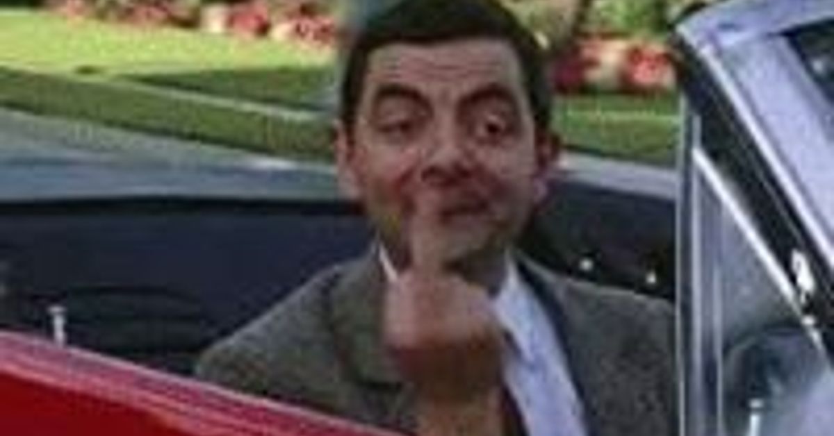 мистер бин гиф в машине. мем кабриолет бин. мистер бин показывает средний палец. мистер бин в кабриолете. мистер бин в машине фак.