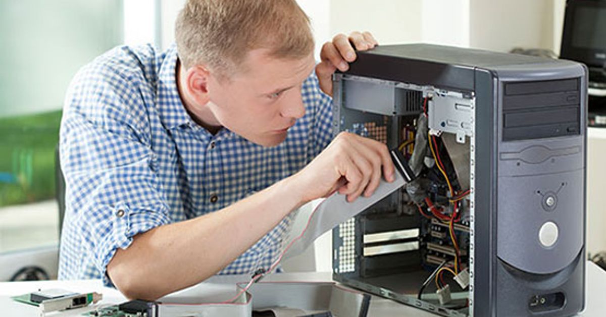 Users can repair the computer themselves. Установить на компьютер. Профессор чинит компьютер. Users can repair the computer themselves. Молодой компьютерный мастер.
