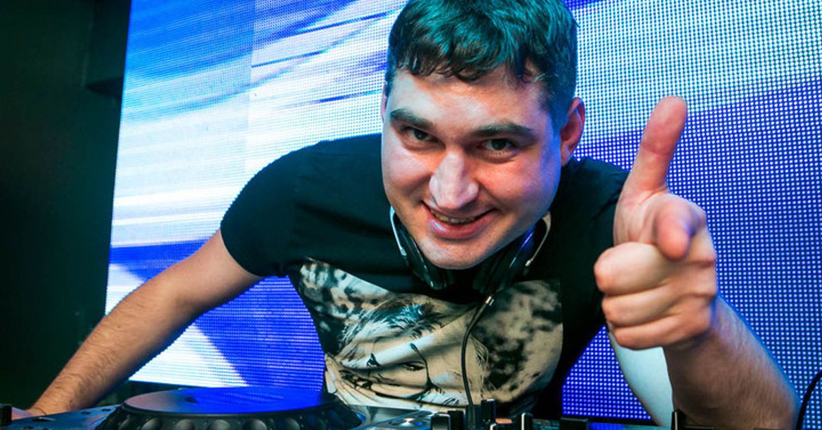 Обложка для музыки. Стань диджеем на стриме. Dj tema. Dj tema. Диджей черно белый.