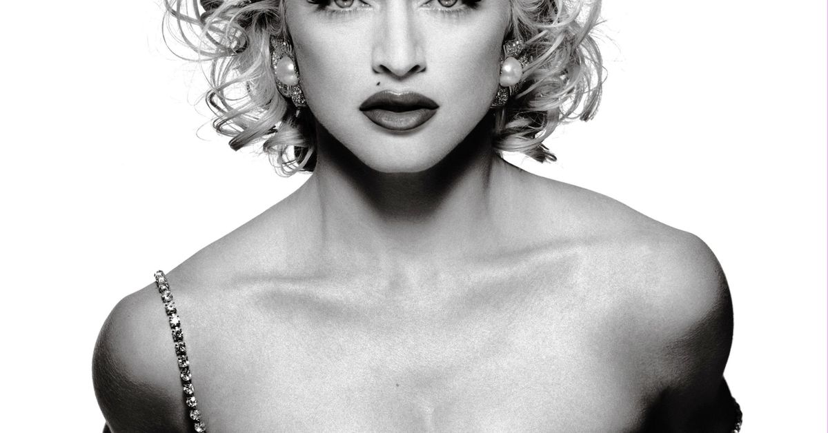 У женщины должен быть вид красивой бездельницы. Мадонна певица молодая. Мадонна Мэрилин Монро. Мадонна Мэрилин. Мадонна певица в молодости.