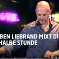 Ben Liebrand mixt de minimix in de Verruckte Halbe Stunde bij 538.