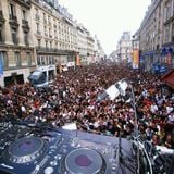 1h de mix a la Techno Parade Paris 2012 avec Dj First Mike au Platine