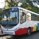 Estudantes vandalizam ônibus do TCA.