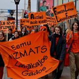 Studentu pietura par Latvijas oranžo zeltu - viesos Fizmatdienu organizatori (20.04.2015.)