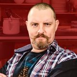 Ведущий телеканала Перец Кирилл Готовцев опровергает мифы о неспособности мужика вкусно готовить