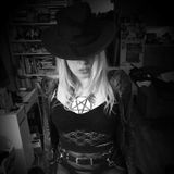 EVERYTHING WENT BLACK PODCAST EPISODE 099 - KRISTEN KORVETTE (SLUTIST) / CHARLIE SCHMID (TOMBS)