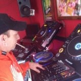 ME SWAINY ROOTS TRYING A NEW SET OF CD AND VINYL WITH SOME NEW REGGAE :) HOPE YOU INJOY DA VIBES FAM