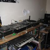 Nanook and Bricks - 6 decks, 2 mixers, 1 drum machine, no planning (2005?)