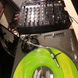 Short Vinyl Techno mix by Steve Medison