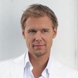 Armin_van_buuren_-_live_at_electric_daisy_carnival_(new_york)-sat-05-18-2012.