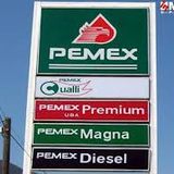 Políticos participan en el mercado gasolinero en Querétaro.