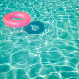 LA PISCINE 2 / J ai plus pied!