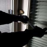 MÓVIL 93.5; VECINO DE PTE. ROCA AL 2000 QUE EL JUEVES POR LA MAÑANA LE ROBARON EN SU DOMICILIO