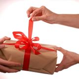Etiqueta de regalo para fechas navideñas en De Doce a una con Jessie Cervantes