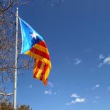 Flix no ha rebut cap requeriment per treure les estelades que onegen al municipi.