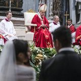 Ką reiškia popiežiaus Pranciškaus gestas - Santuokos sakrametas 20 porų?