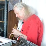 Barry Edgar Pilcher jams with Hybryds