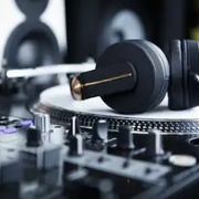 Some DIVAS setting fire to the dancefloor! Open Format Mix Show #17|Blended Genres N' Decades
