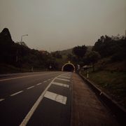 Fantasmas solitarios al borde del silencio