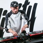 MikiDz Show: ESKEI83