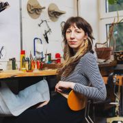 Nina Valíčková – Kontrast pevnej a tekutej formy striebra spojený do šperkov