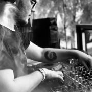 L.O.V.E. (by JUNIQUE)