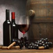 The Difference Between Pinot Noir vs Cabernet Sauvignon: Flavor, Body, Tannins, and Pairings