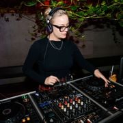 Bexxx Astound DJs mix