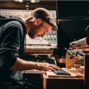 ✚ NILS FRAHM [Contemporary Electronic]