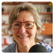 qAB-Podcast: «Es darf geweint und gelacht werden» mit Rita Scheurer