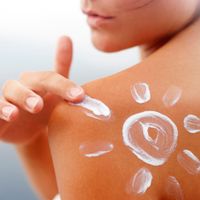 Как да се погрижим за кожата си през лятото? Слънцезащита, природни масла и репеленти.