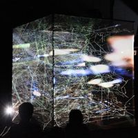 Spider's Canvas Arachnodrone por Christine Southworth, Evan Ziporyn, Isabelle Su e Ian Hattwick