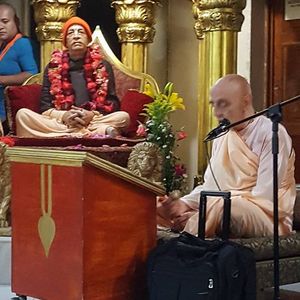 Su Santidad Hanumatpresaka Swami Bhagavad Gita Tan Digno De Adoracion Como El Senor Krishna By Hanumatpresaka Swami Mixcloud