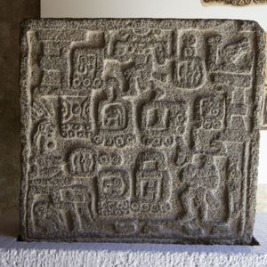LÃ¡pida de Xochicalco, un ejemplo de escritura mesoamericana