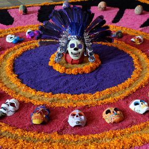 Una ofrenda para Almitas y compadres. Museo del Templo Mayor