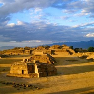 Suena MÃ©xico 4.  Amanecer en Monte AlbÃ¡n