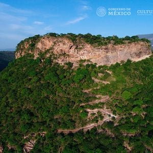 Cerro de las Ventanas. Juchipila, MichoacÃ¡n