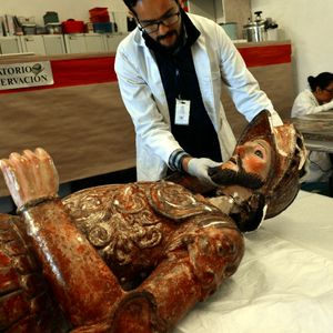 Restauracion a la escultura de Santiago Matamoros