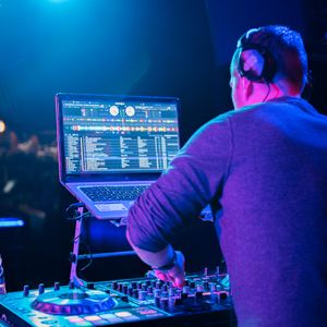 Athens Dj Live Radio athens deejay 95.2 fm est une station de radio de grece athenes qui fournit top 40. athens dj live