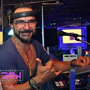 Set Dj Mike Reggaeton And Gipsy 2020 Quedate En Casa By Mike Deejay Mixcloud There's a smooth jazz radio station here which plays some cool spanish guitar songs. set dj mike reggaeton and gipsy 2020