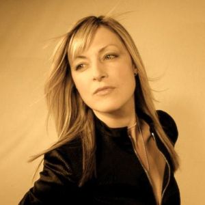 Mary Anne Hobbs Magic Dance In Memory Of David Bowie On Bbc