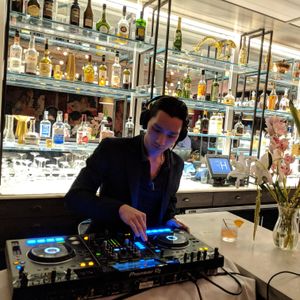 Prøve strå hierarki Classy NYC lounge style Music(Deep House Remixes of Top 40/Dance/House) DJ  Transaction by DJ Transaction | Mixcloud